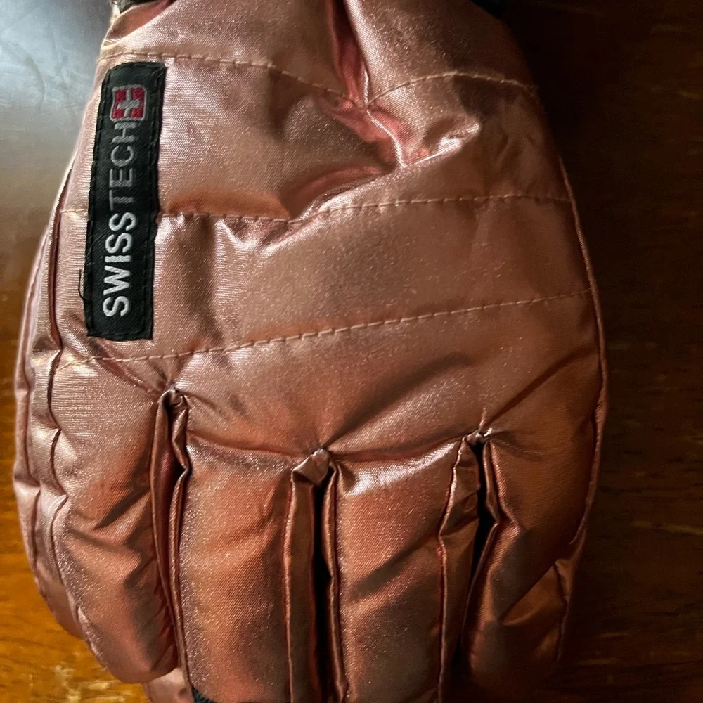 NWT Swiss Tech Insulated Pink Metallic Gloves
